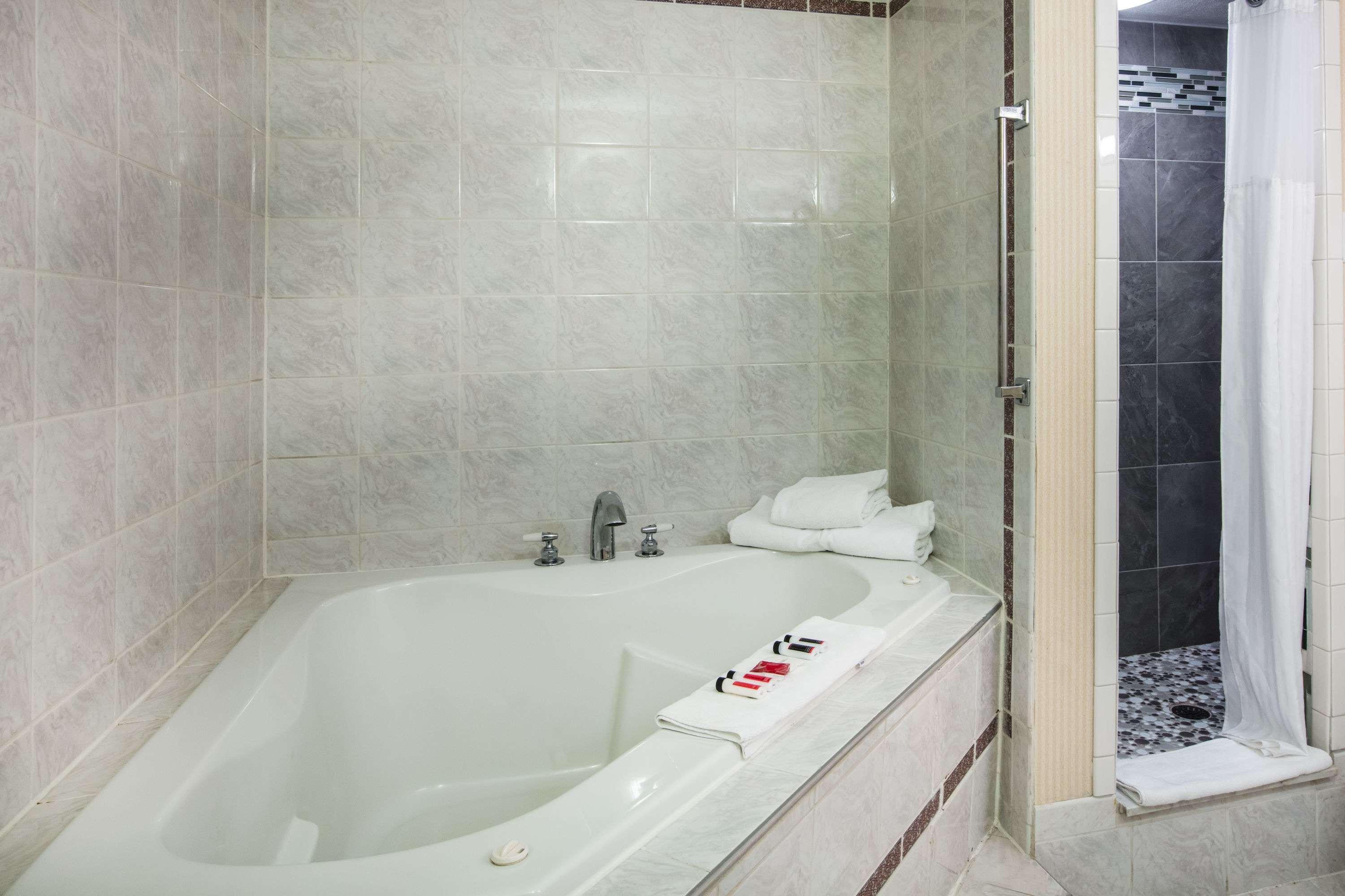 Hotel Ramada By Wyndham Ligonier Exteriér fotografie