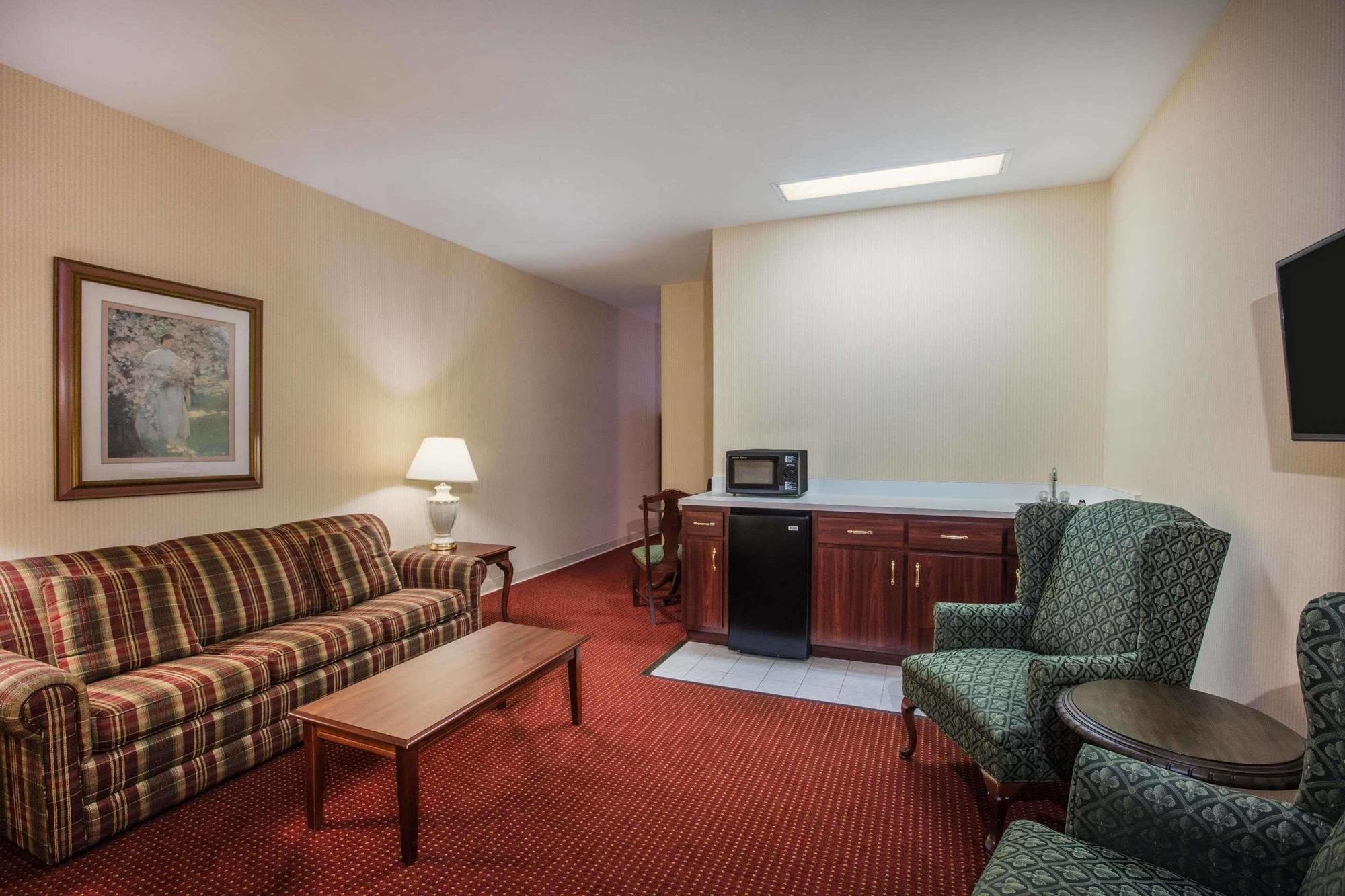 Hotel Ramada By Wyndham Ligonier Exteriér fotografie