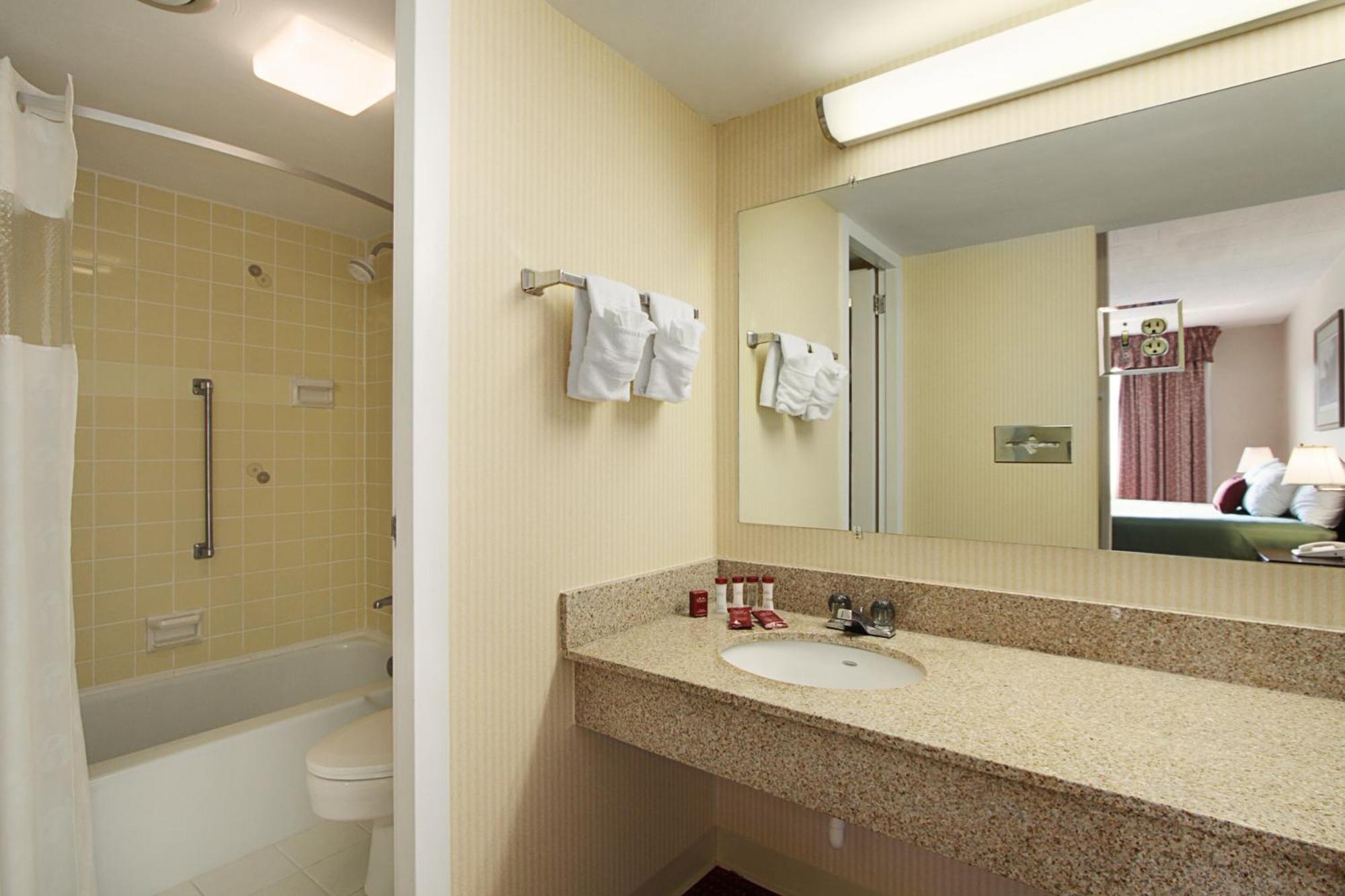 Hotel Ramada By Wyndham Ligonier Exteriér fotografie